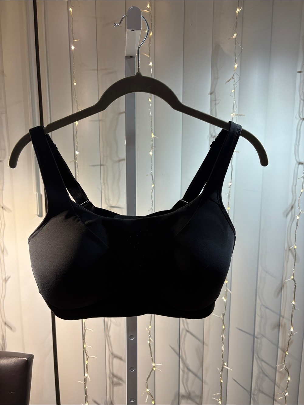 Lululemon Sports Bra size 38DD.
Excellent Condition. #81